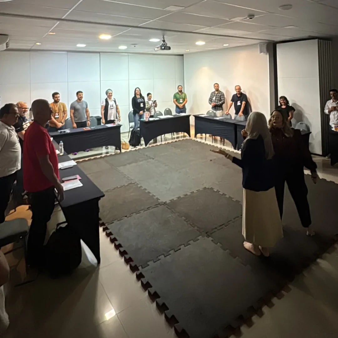 Participantes vivenciando a formação presencial em Campo Grande