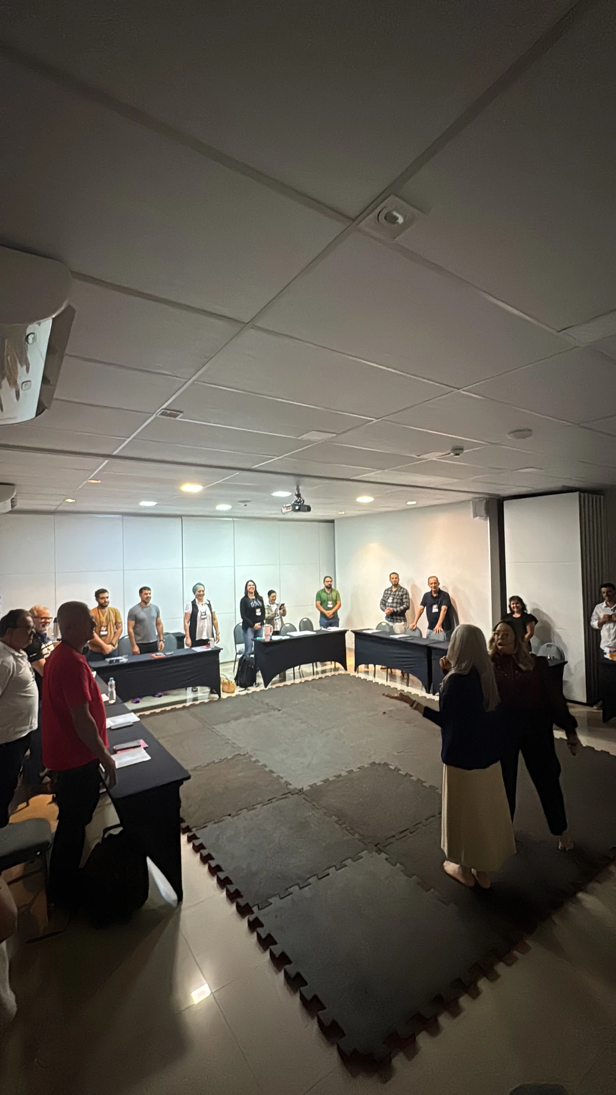 Turma reunida durante a Formação em Hipnose Não Verbal em Campo Grande